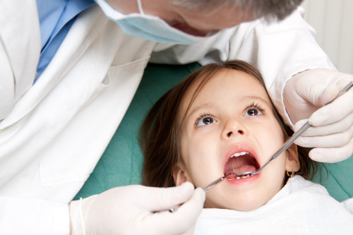 Dítě u zubaře/ilustrační foto