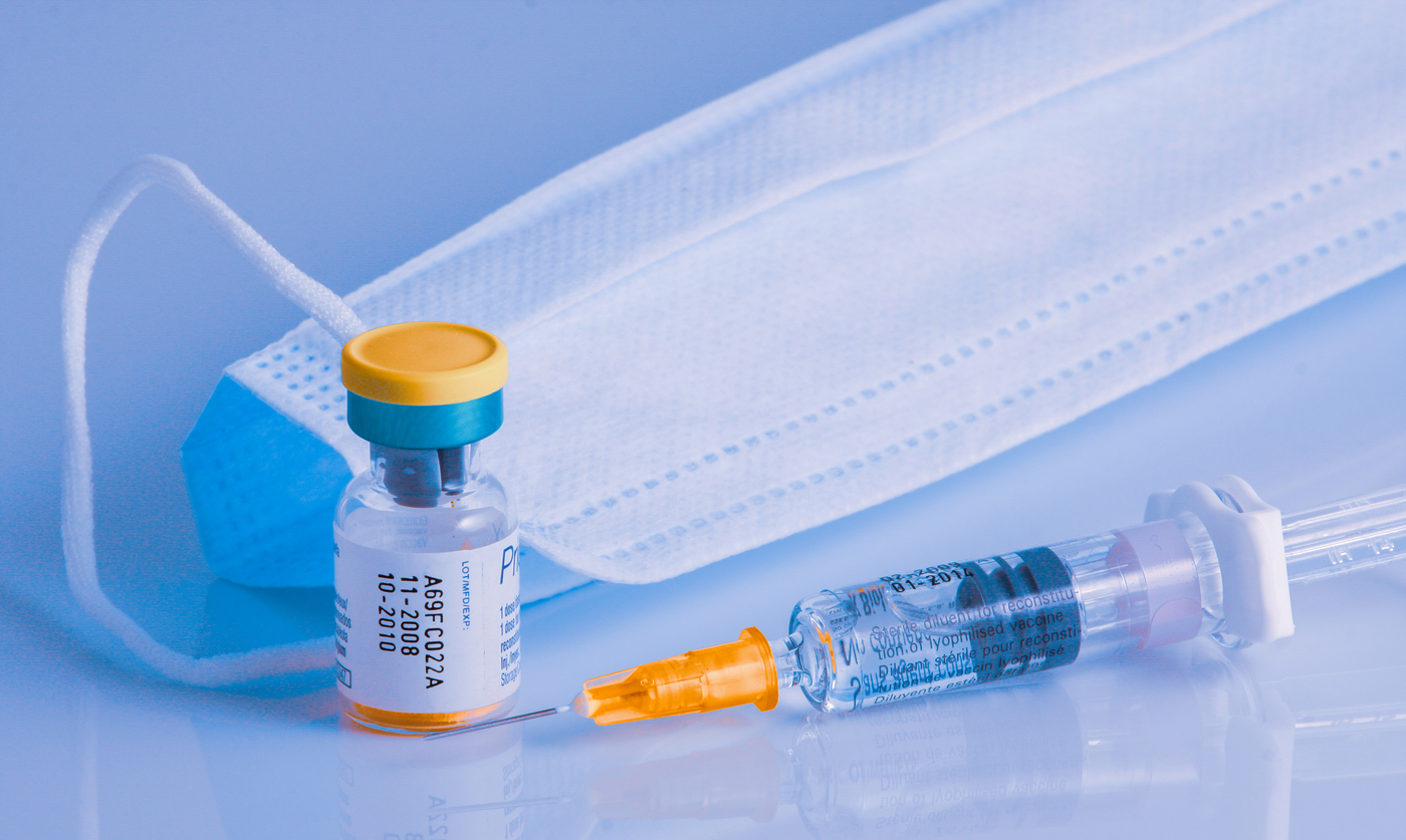 Vaccine Bottle image. Mortar injector. Растворы от гриппа
